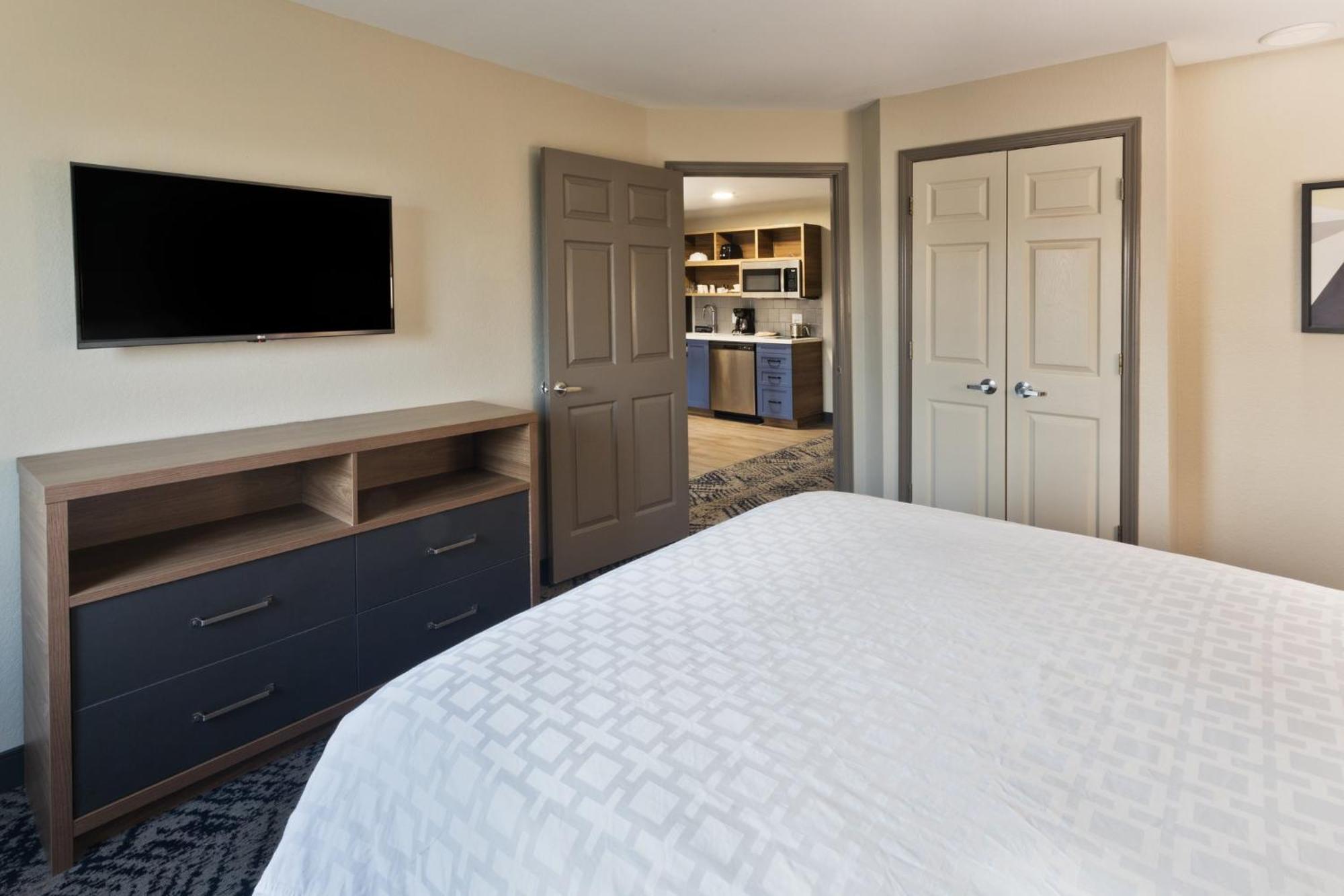 Candlewood Eastchase Park By Ihg Hotel