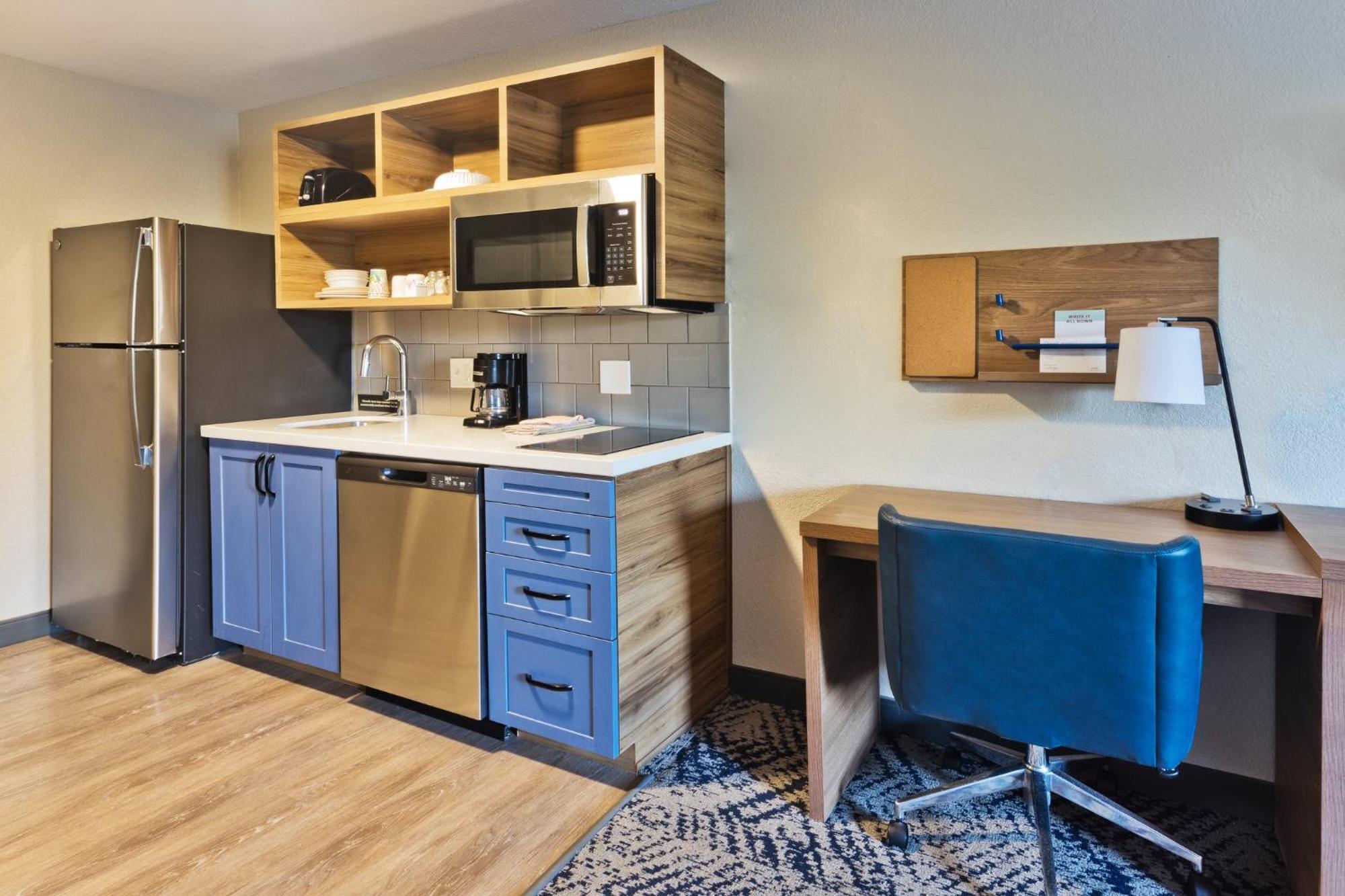 Candlewood Eastchase Park By Ihg 2*