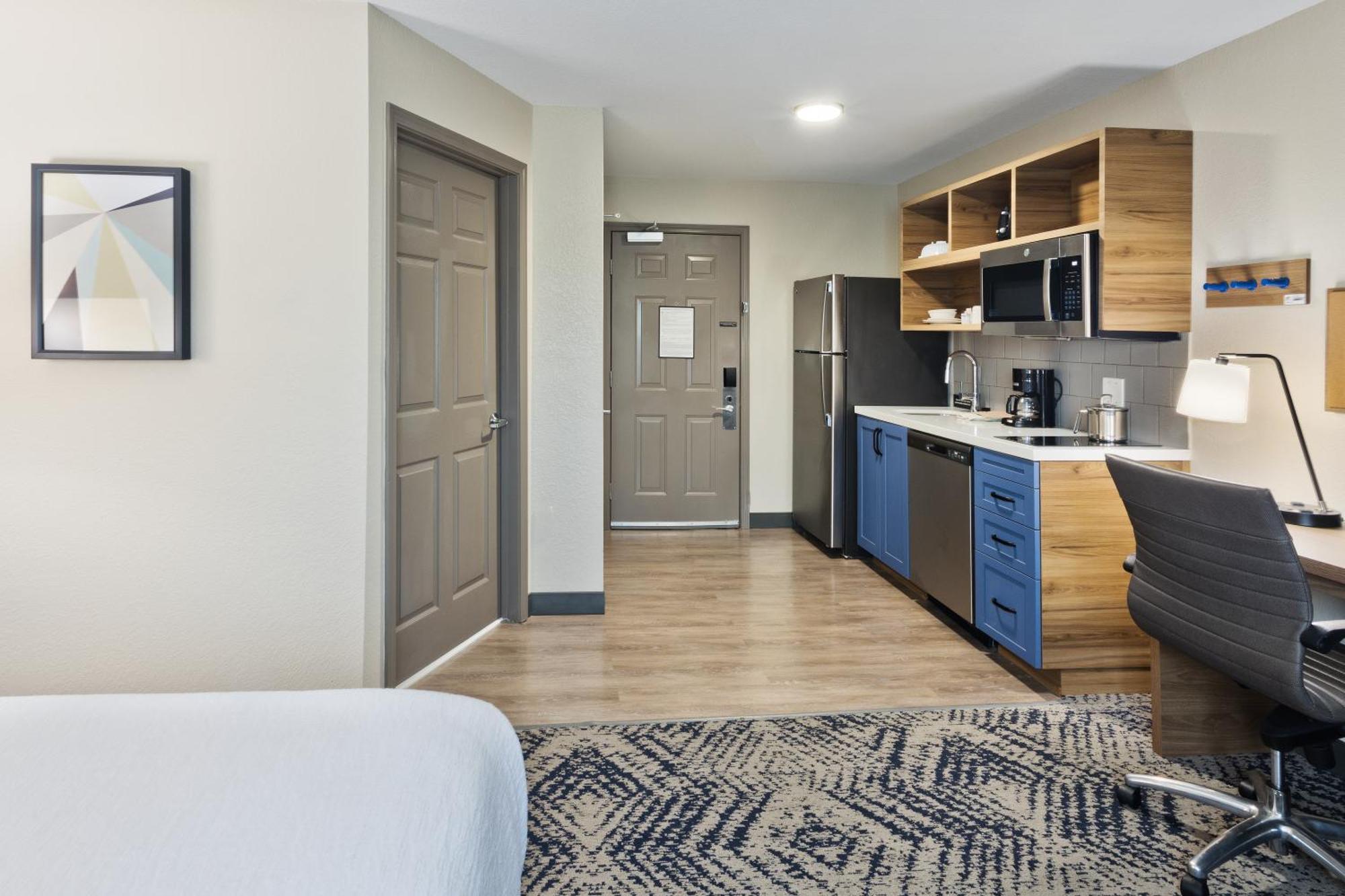 Candlewood Eastchase Park By Ihg 2* Montgomery