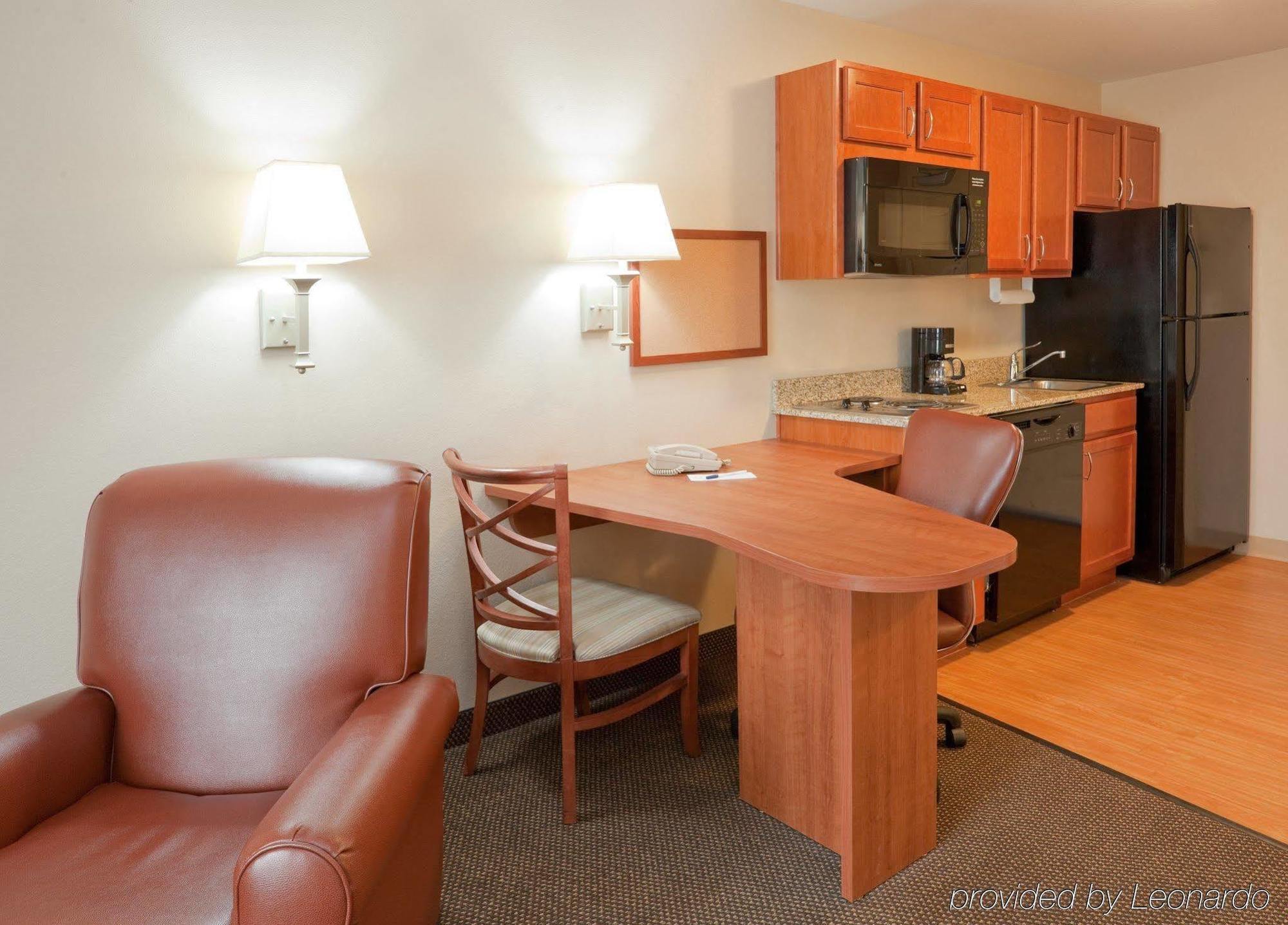 Candlewood Eastchase Park By Ihg Hotel